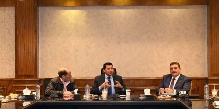 وزير الرياضة يلتقي أعضاء مجلس صندوق الرياضة المصري