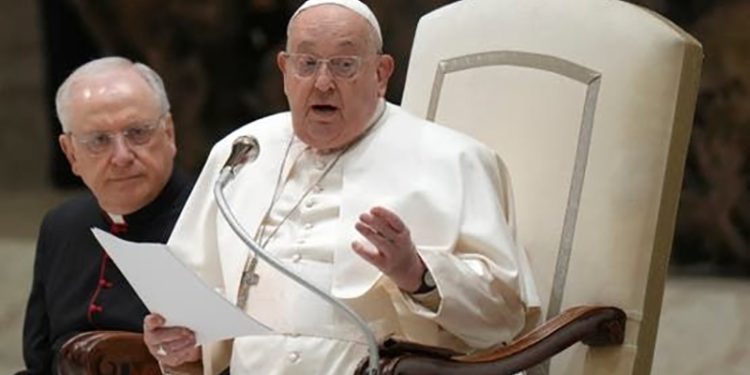 طبيب البابا فرنسيس: مازال في الخطر ولكن لا يواجه الموت