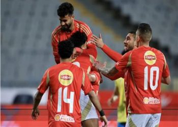 الأهلي يتقدم على الإسماعيلي بهدف مروان عطية في الشوط الأول