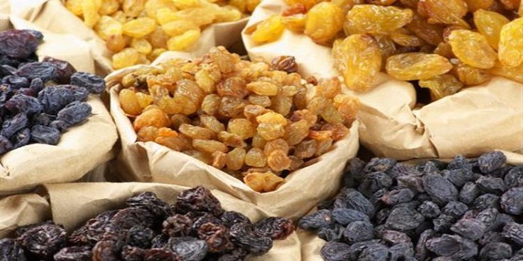 فوائد عديدة لتناول الزبيب في ياميش رمضان