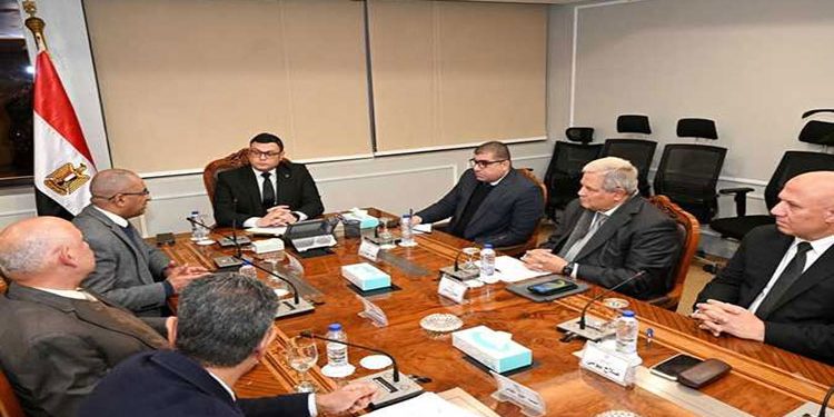 وزير الإسكان يتابع سير العمل في محطة التنقية الشرقية لمعالجة الصرف الصحي بالإسكندرية