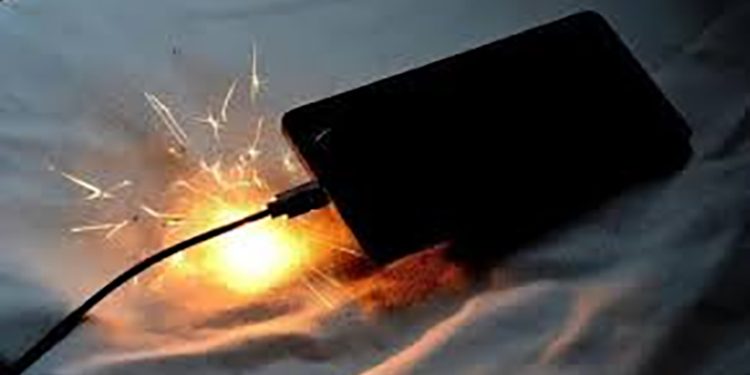 وفاة 5 أطفال في حريق شقة في المغرب بسبب شاحن موبايل