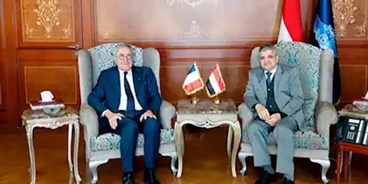 الفريق أسامة ربيع يبحث سبل التعاون مع مبعوث الرئيس الفرنسي لشئون الممر الاقتصادي الهندي