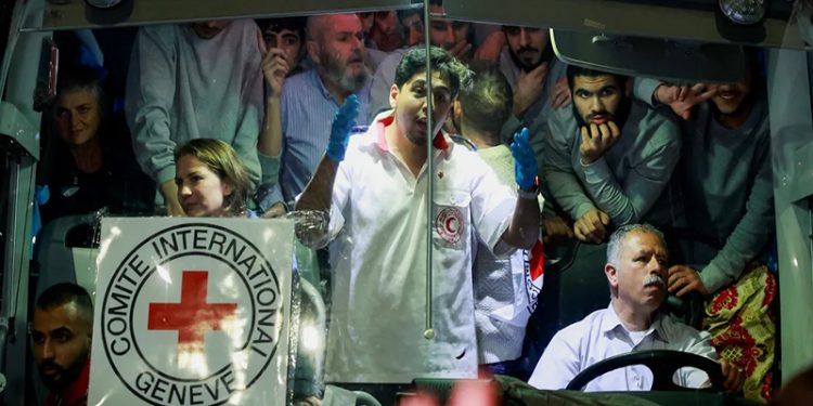 إطلاق سراح 36 أسيرًا مؤبدًا و333 من أسرى غزة المعتقلين بعد 7 أكتوبر