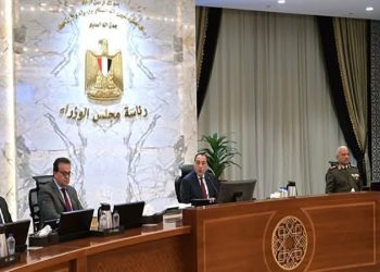 رئيس الوزراء يُتابع مستجدات الموقف التنفيذي لمدينة “رأس الحكمة”