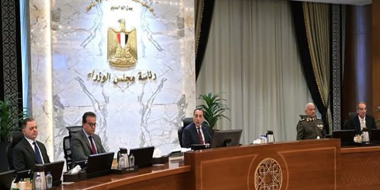 رئيس الوزراء يُتابع مستجدات الموقف التنفيذي لمدينة “رأس الحكمة”