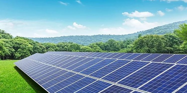 شركة أسيوط لتكرير البترول تطلق مشروع الطاقة الشمسية بقدرة 10 ميجاوات لتعزيز الاستدامة البيئية