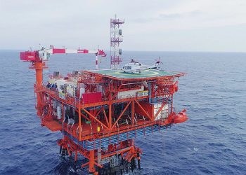 البترول تمضي قدمًا في تنفيذ استراتيجيتها لجذب الاستثمارات وزيادة الإنتاج