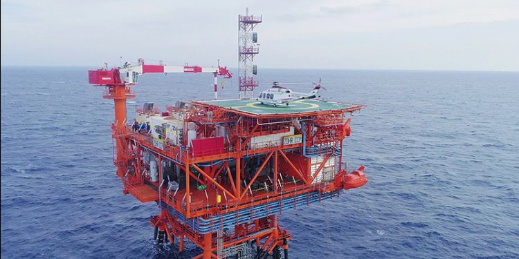 البترول تمضي قدمًا في تنفيذ استراتيجيتها لجذب الاستثمارات وزيادة الإنتاج