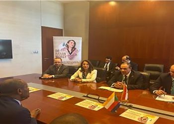 وزير الخارجية والهجرة يلتقي مع نظيره القمري على هامش اجتماعات الاتحاد الافريقي