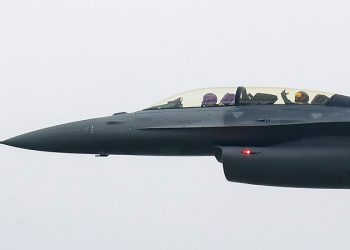 مصرع طيار أمريكي وإصابة آخر في حادث إطلاق نار بقاعدة عسكريه