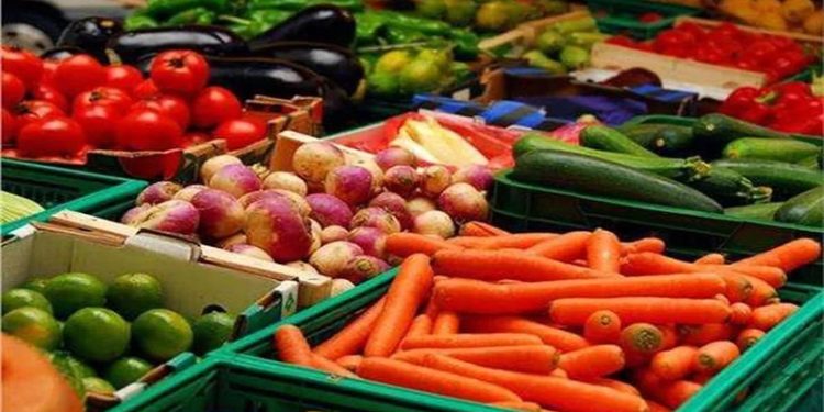 أسعار الخضار والفاكهة اليوم الأربعاء