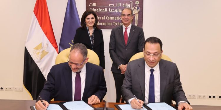 عمرو طلعت: يشهد توقيع مذكرة تفاهم بين وزارة الاتصالات وشركة سيسكو