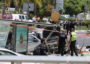 إصابة 10 إسرائيليين بينهم اثنان فى حالة خطرة إثر عمليتى دهس وطعن بحيفا