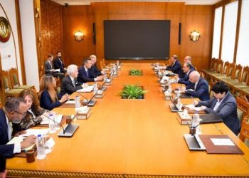 وزير الخارجية والهجرة يستقبل وفدا من مجلس النواب الأمريكي