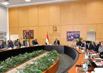 وزير الإسكان يتابع موقف تنفيذ أبراج “الداون تاون” وبحيرات “كريستال لاجون” بمدينة العلمين الجديدة