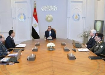 الرئيس السيسي يجتمع مع رئيس الوزراء ووزير البحث العالمي