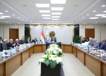 وزير قطاع الأعمال يترأس الجمعية العامة للشركة القابضة للقطن والغزل والنسيج