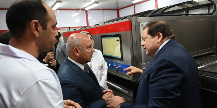 وزير الصناعة: مستمرون فى عقد لقاءات دورية مع كافة المستثمرين على مستوى الجمهورية وحل كافة المشاكل