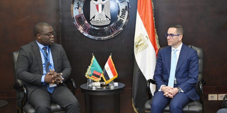 وزير الاستثمار  يستقبل وزير التجارة والصناعة الزامبي لبحث سبل تعزيز العلاقات الاقتصادية المشتركة بين البلدين