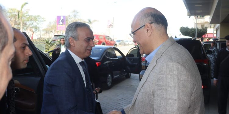 رئيس جهاز حماية المستهلك  ومحافظ القليوبية  يبحثان آليات ضبط الأسواق وأسعار السلع  بالمحافظة ومُتابعة توافر السلع