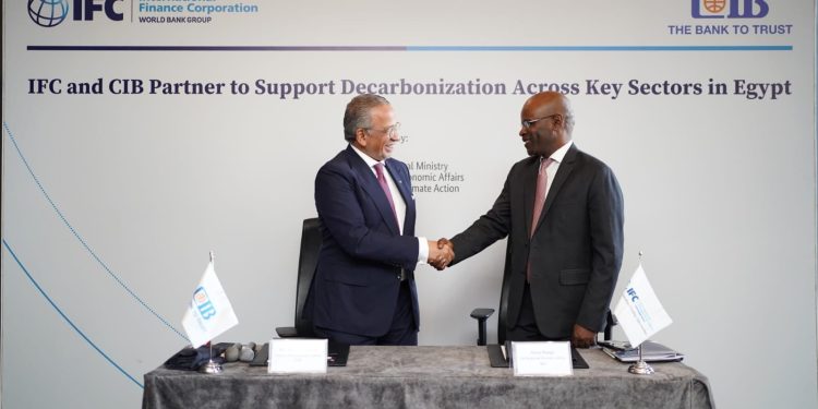 شراكة بين مؤسسة التمويل الدولية والبنك (سي أي بي CIB) لدعم جهود الحد من الانبعاثات الكربونية في القطاعات الرئيسية