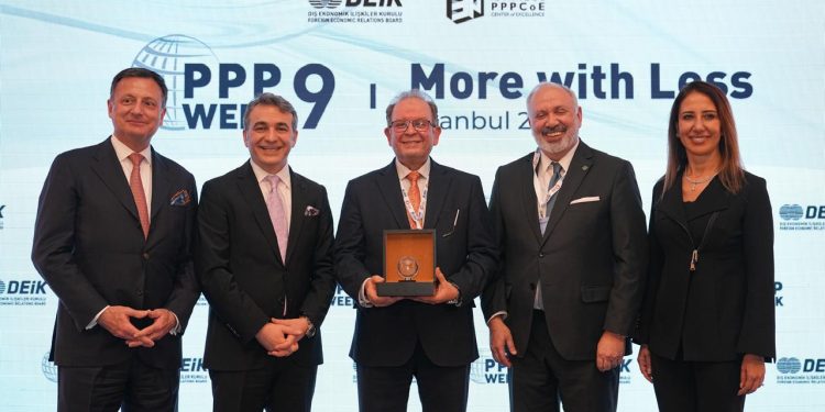 وزارة المالية تحصد جائزتين دوليتين من منظمة «WAPPP» ومؤتمر «PPP WEEK» بأسطنبول