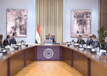 رئيس الوزراء يُتابع مع وزير التموين جهود حوكمة منظومة الدعم