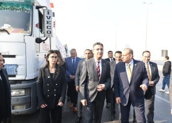 وزير التموين يطلق القافلة رقم 11 و12 للمساعدات الإنسانية العاجلة لقطاع غزة