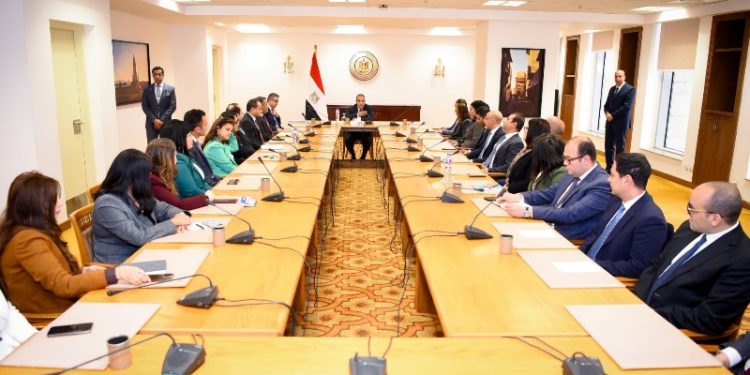 وزير الخارجية والهجرة يجتمع بأعضاء السلك الدبلوماسى المصرى من الدرجات الحديثة والمتوسطة