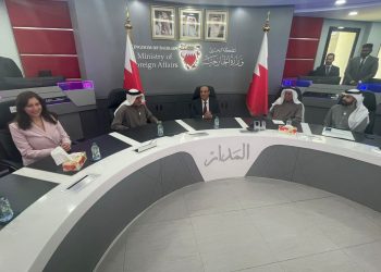 وزير الخارجية والهجرة يجتمع مع نطيره البحرينى