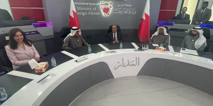 وزير الخارجية والهجرة يجتمع مع نطيره البحرينى