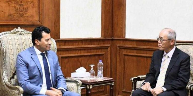 وزير الشباب والرياضة يلتقي السفير الياباني الجديد بالقاهرة ورئيس منظمة الجايكا