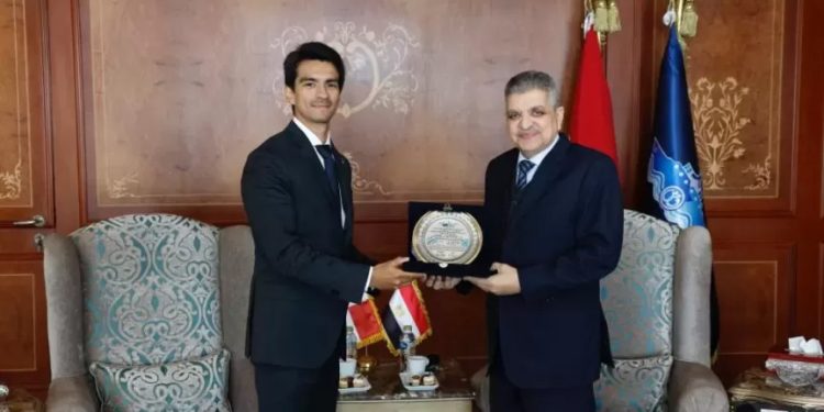 الفريق أسامة ربيع يبحث سبل التعاون المشترك مع السفير البنمي