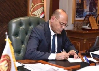 وزير العمل يوجه بُسرعة متابعة عمالة غير منتظمة ضحايا حادث  انقلاب سيارة على طريق السويس الصحراوي