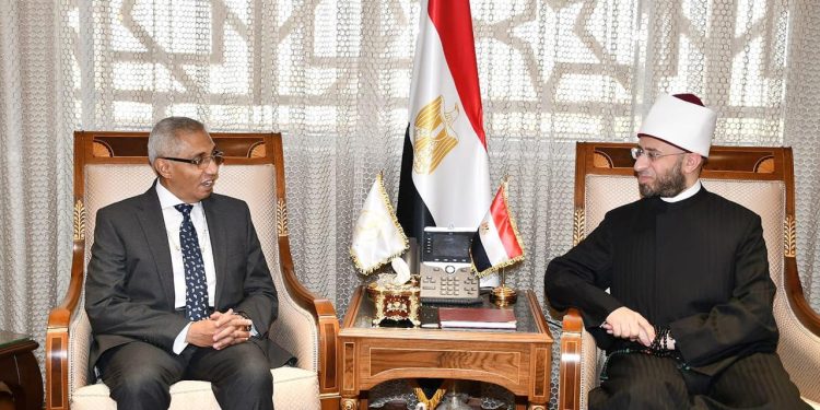 وزير الأوقاف يستقبل مساعد وزير الخارجية للعلاقات الثقافية