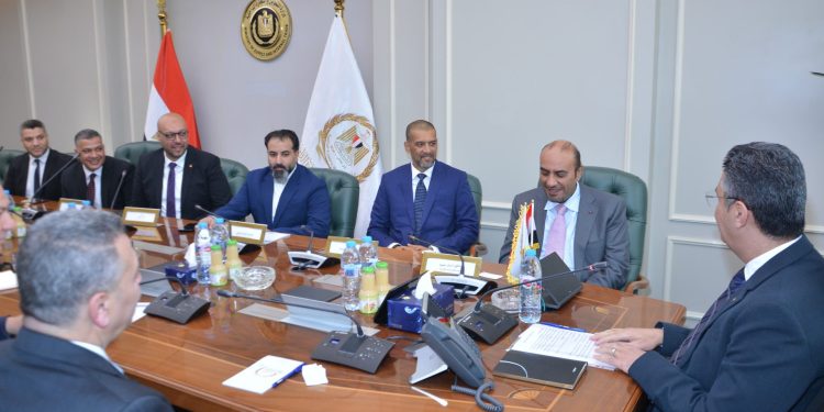 وزير التموين يبحث مع رئيس مجلس ادارة مجموعة بنده السعودية سبل التعاون وتطوير قطاع التجزئة