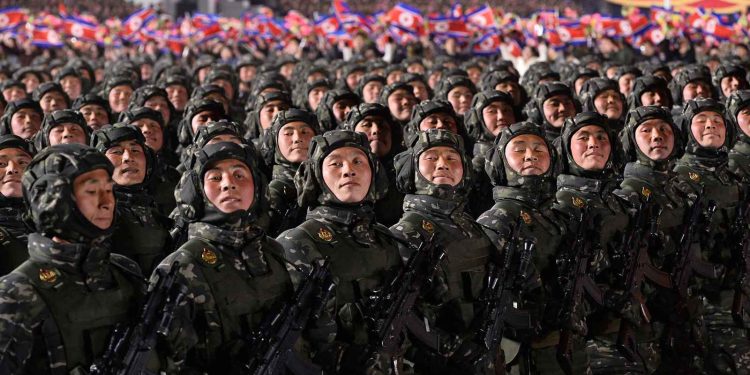 كوريا الشمالية تدفع بقوات إضافية إلى روسيا