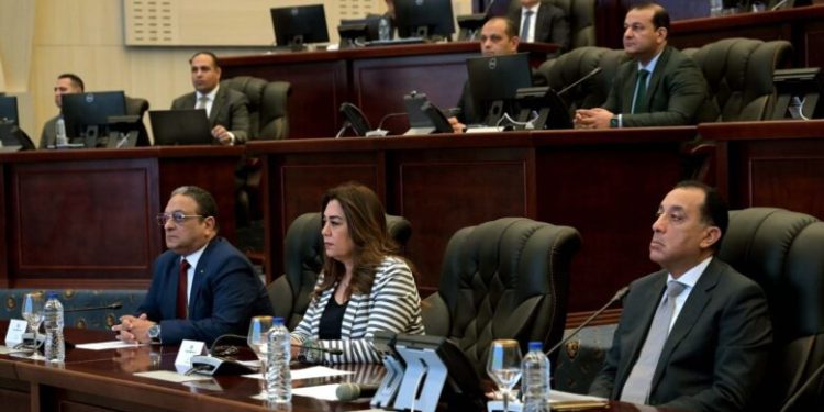 رئيس الوزراء يستعرض قدرات المحافظات في مواجهة الأزمات والكوارث