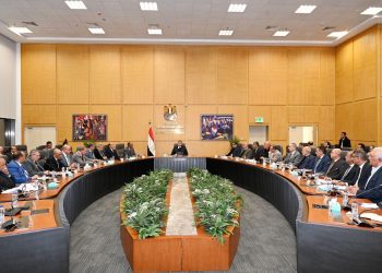 وزير الإسكان يتابع موقف مشروعات مياه الشرب والصرف الصحي بـ “حياة كريمة”