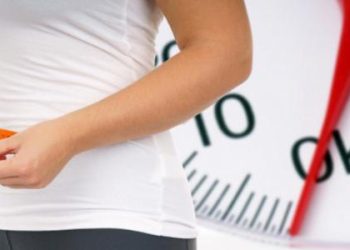 وزيرة التضامن تستقل القطار الكهربائي لمقر الوزارة في العاصمة الإدارية