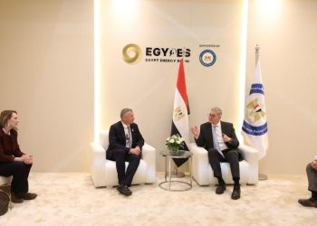 وزير البترول يلتقي نائب رئيس شركة إكسون موبيل العالمية للاستكشاف