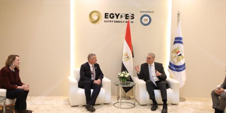 وزير البترول يلتقي نائب رئيس شركة إكسون موبيل العالمية للاستكشاف