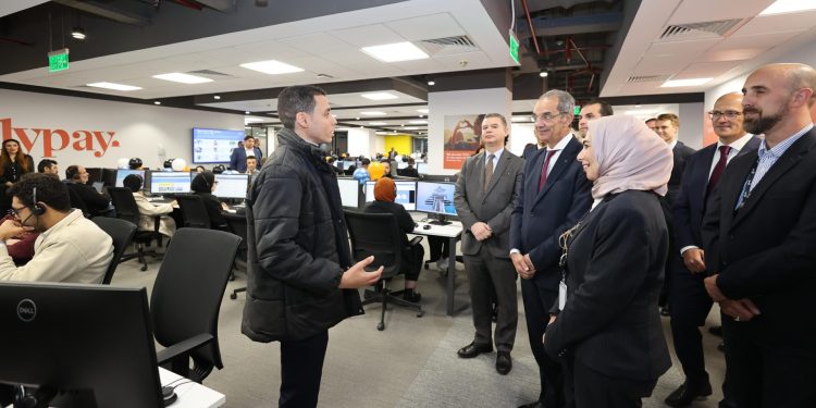 وزير الاتصالات يفتتح مقر شركة TTEC الأمريكية الرائدة عالميًا في ابتكار تكنولوجيا