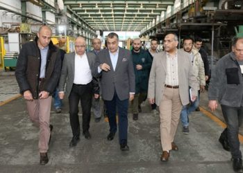 وزير الدولة للإنتاج الحربي في زيارة مفاجئة لشركة حلوان للصناعات الهندسية (مصنع 99 الحربي)