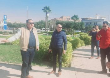 جهاز مدينة الشروق يشن حملة لإزالة الإشغالات ويواصل أعمال التطوير