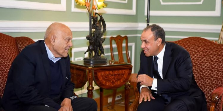 وزير الخارجية والهجرة يستقبل الجراح العالمي الدكتور مجدي يعقوب