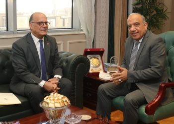 وزير الكهرباء يستقبل سفير تونس بالقاهرة لبحث سبل دعم وتعزيز فرص التعاون والشراكة والاستثمار