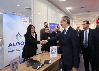 وزير الاتصالات يكرّم الفائزين بمسابقة السيارات ذاتية القيادة AWS DeepRacer 