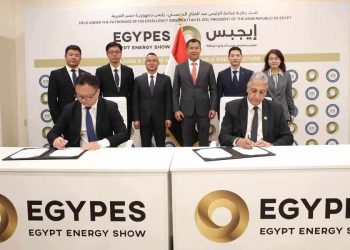 توقيع مذكرة تفاهم لإستغلال غازات الشعلة وتوليد الطاقة المتجددة بالبترول